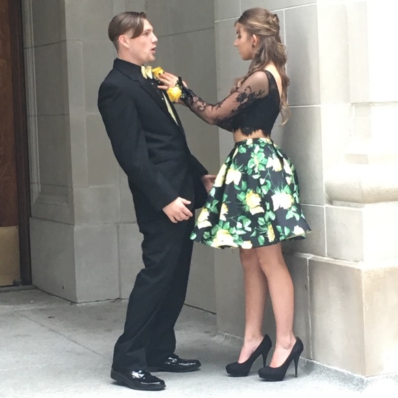 2016 Sherri Two Piece - Picture 2 of 3